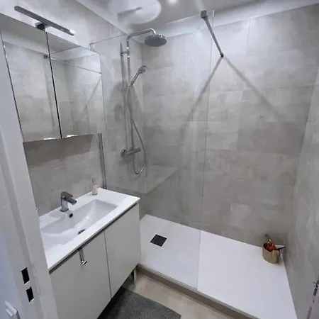Apartamento Beautiful Juan Les Pins Studio Apt With Pool Access Antibes